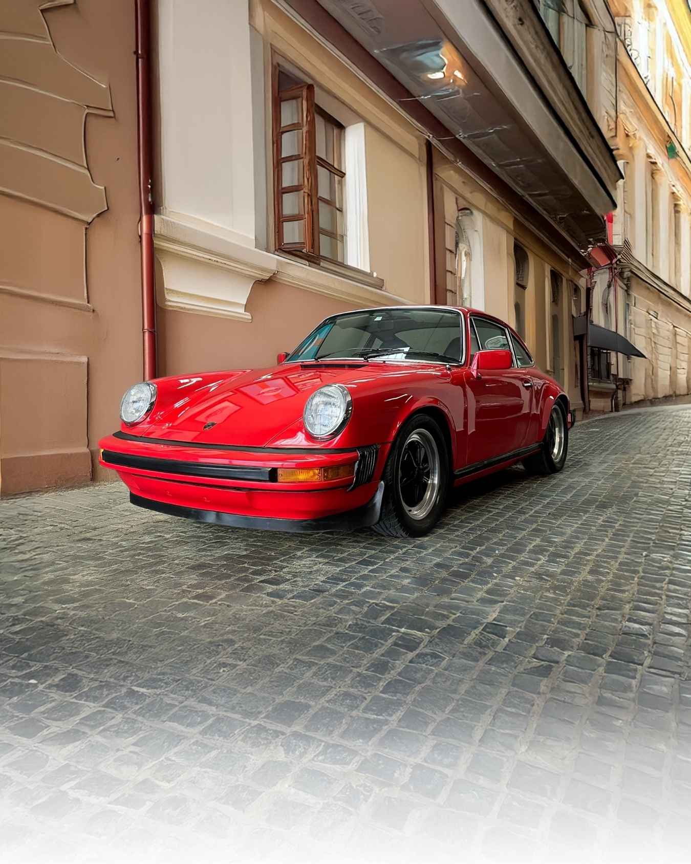 912